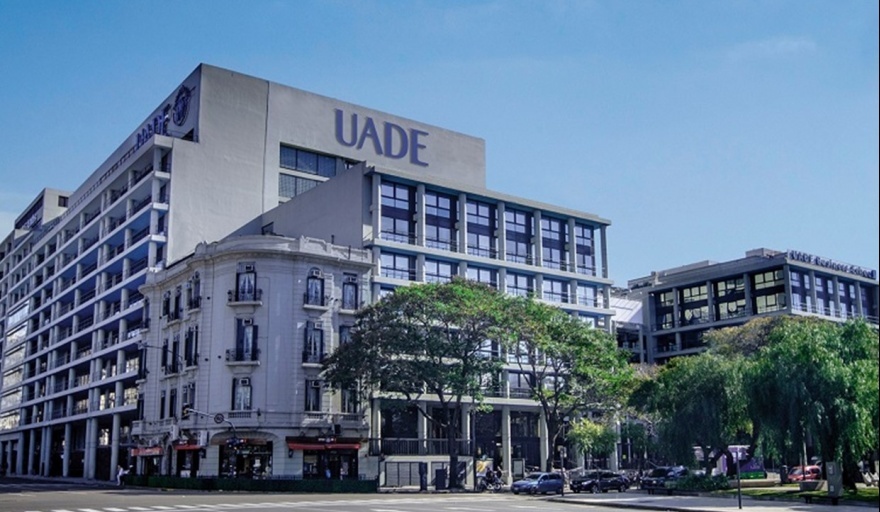 UADE: la renovación de los equipos didácticos en aulas